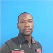 Profesor de información imparte clases a niños, adolescentes y jóvenes de todas las edades